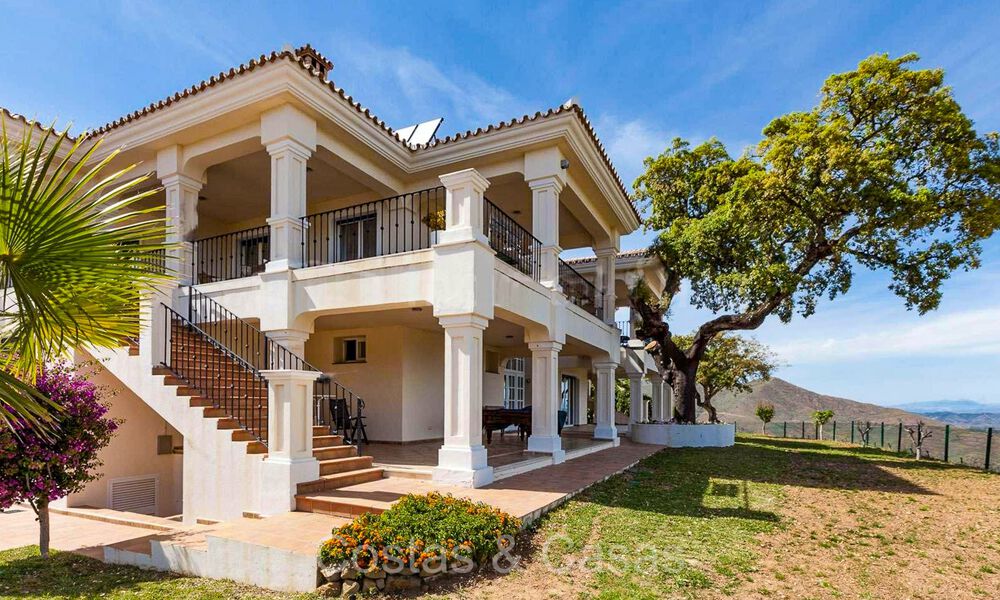 Majestueuze villa in Mediterrane stijl te koop, met zeezicht, in een natuurlijke omgeving ten oosten van Marbella centrum 72163