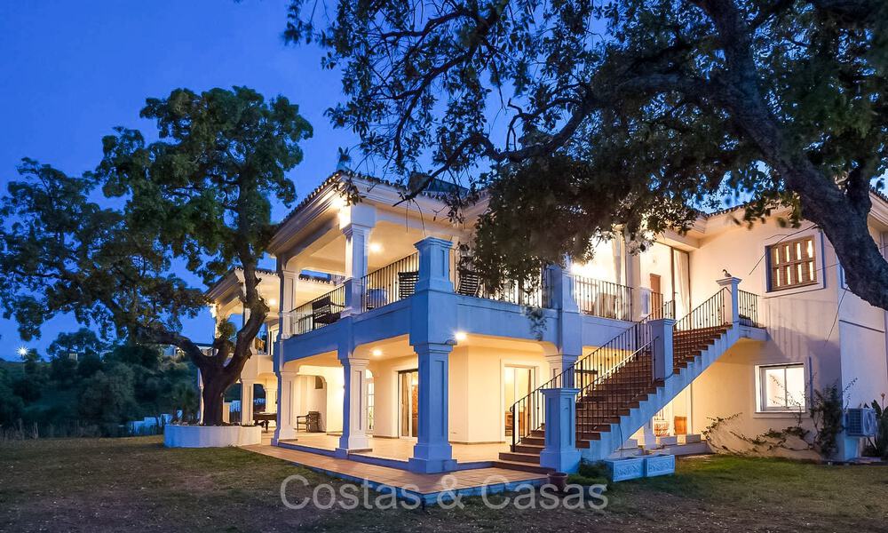 Majestueuze villa in Mediterrane stijl te koop, met zeezicht, in een natuurlijke omgeving ten oosten van Marbella centrum 72165