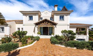 Majestueuze villa in Mediterrane stijl te koop, met zeezicht, in een natuurlijke omgeving ten oosten van Marbella centrum 72169 