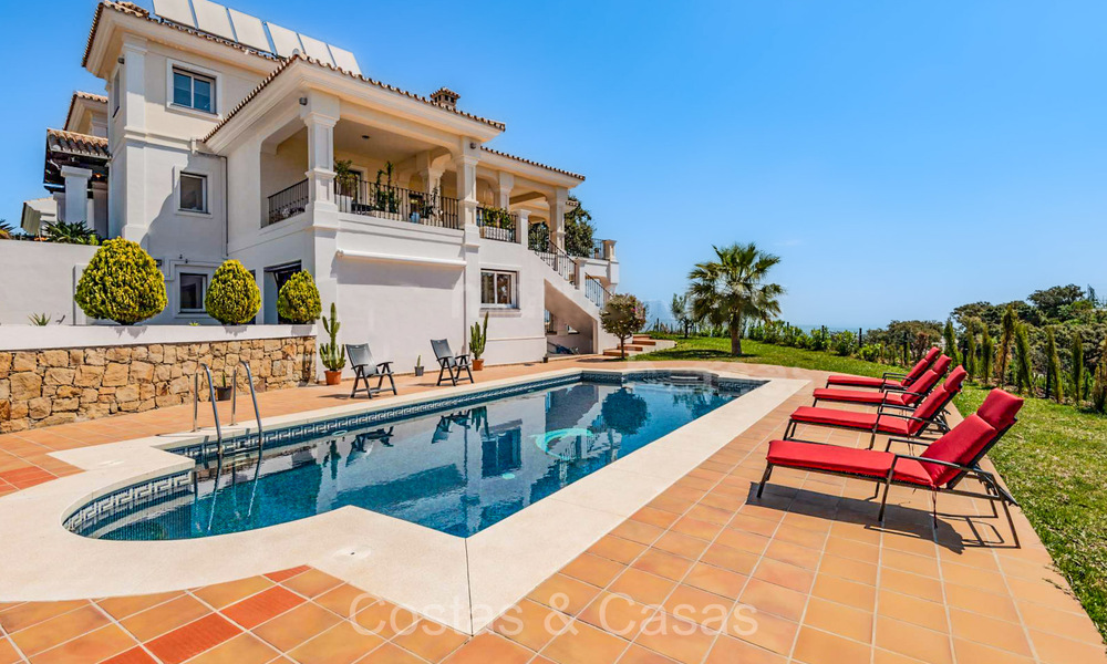 Majestueuze villa in Mediterrane stijl te koop, met zeezicht, in een natuurlijke omgeving ten oosten van Marbella centrum 72172