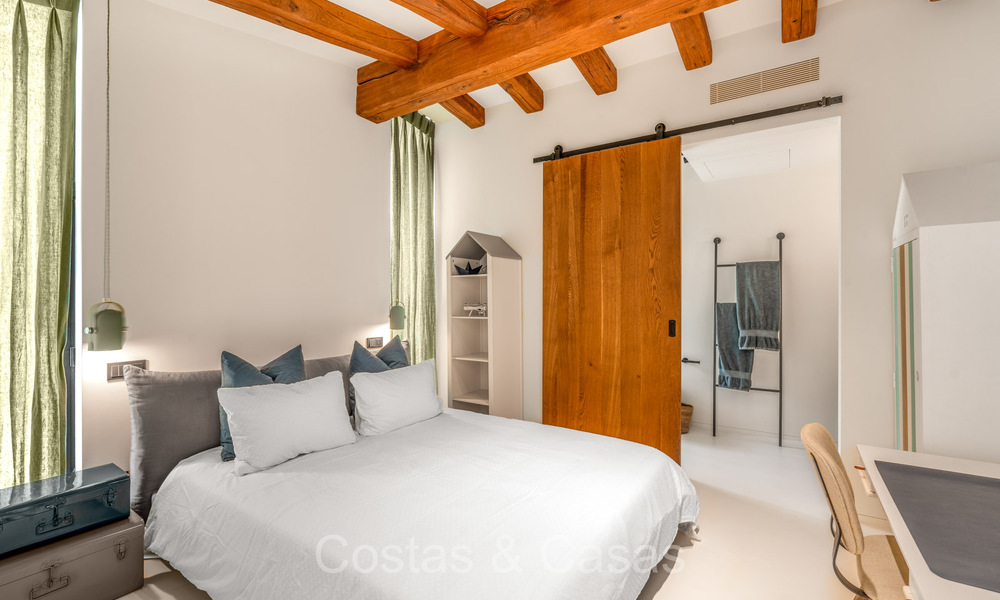 Stijlvol gerenoveerde luxevilla te koop, grenzend aan de golfbaan in Nueva Andalucia, Marbella 72305