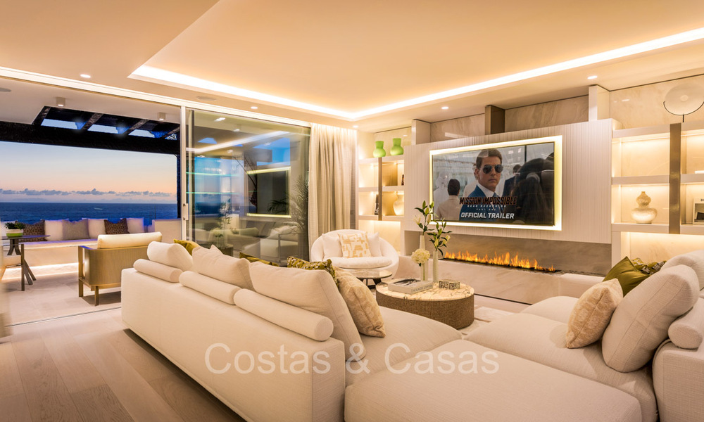 Prestigieus penthouse met frontaal zeezicht te koop, eerstelijnsstrand in Puente Romano, Golden Mile, Marbella 72342