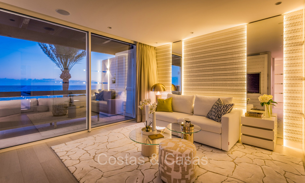 Prestigieus penthouse met frontaal zeezicht te koop, eerstelijnsstrand in Puente Romano, Golden Mile, Marbella 72352