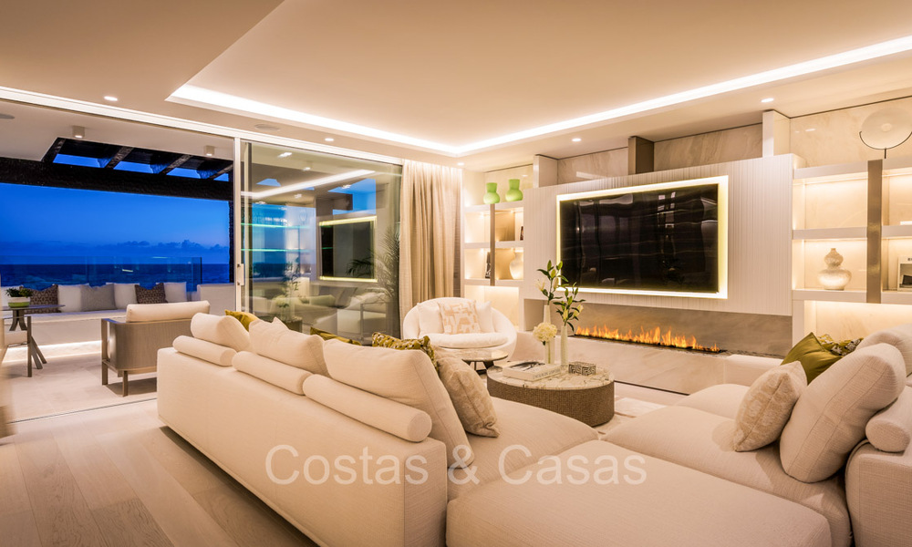 Prestigieus penthouse met frontaal zeezicht te koop, eerstelijnsstrand in Puente Romano, Golden Mile, Marbella 72355