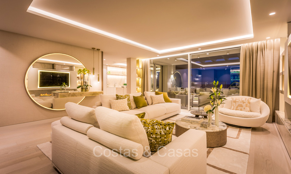 Prestigieus penthouse met frontaal zeezicht te koop, eerstelijnsstrand in Puente Romano, Golden Mile, Marbella 72359