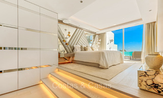 Prestigieus penthouse met frontaal zeezicht te koop, eerstelijnsstrand in Puente Romano, Golden Mile, Marbella 72377 