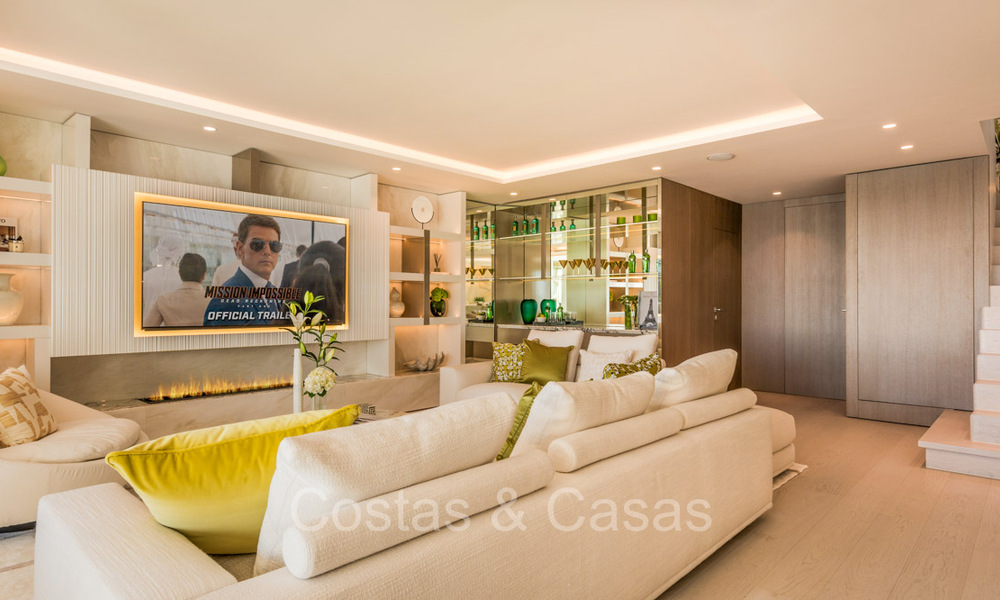 Prestigieus penthouse met frontaal zeezicht te koop, eerstelijnsstrand in Puente Romano, Golden Mile, Marbella 72389