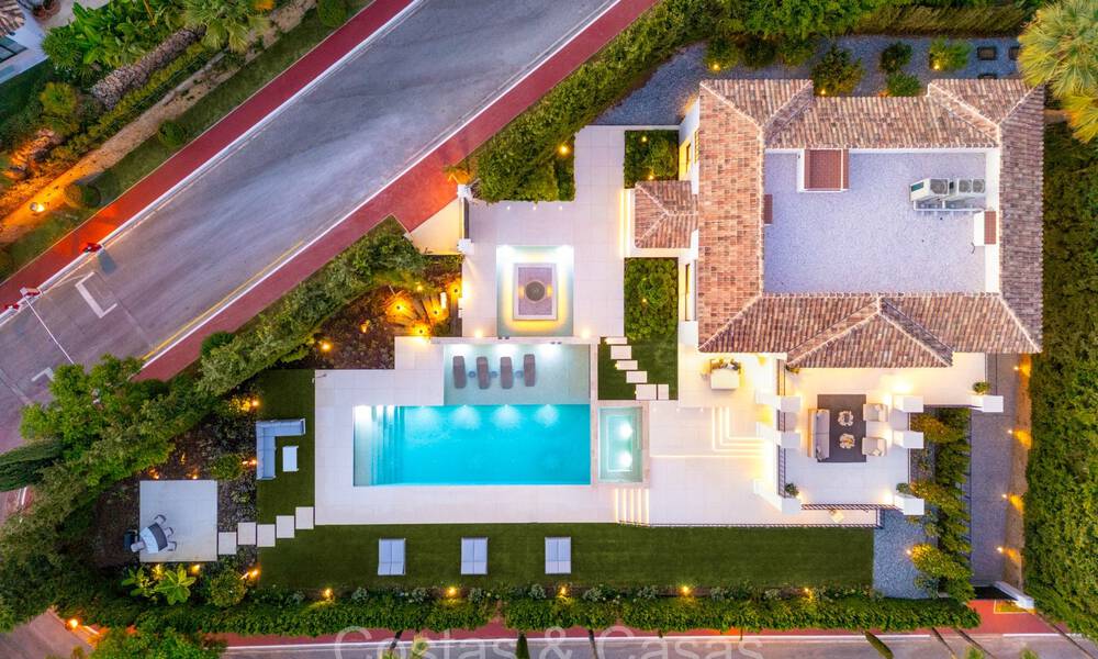 Statige luxevilla met een modere Mediterrane architectuur te koop in de prestigieuze villawijk Sierra Blanca in Marbella 72440