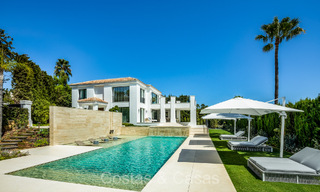 Statige luxevilla met een modere Mediterrane architectuur te koop in de prestigieuze villawijk Sierra Blanca in Marbella 72443 