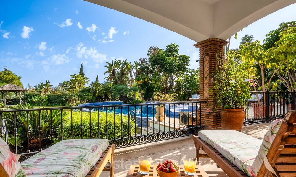 Majestueuze villa in traditionele stijl te koop, met panoramisch zeezicht in Marbella - Benahavis 72517