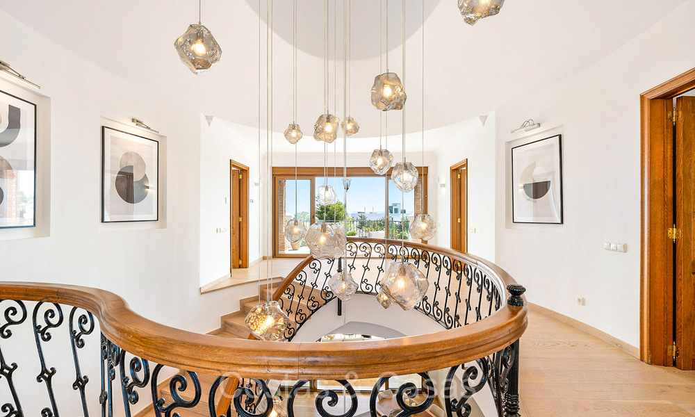 Majestueuze villa in traditionele stijl te koop, met panoramisch zeezicht in Marbella - Benahavis 72532