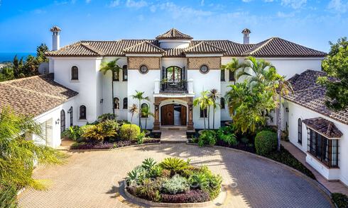 Majestueuze villa in traditionele stijl te koop, met panoramisch zeezicht in Marbella - Benahavis 72552