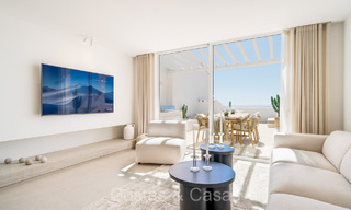 Prachtig gerenoveerd appartement met ruim terras te koop met prachtig uitzicht in de haven van Puerto Banus, Marbella 72591 