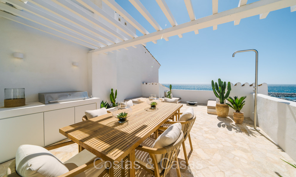 Prachtig gerenoveerd appartement met ruim terras te koop met prachtig uitzicht in de haven van Puerto Banus, Marbella 72617