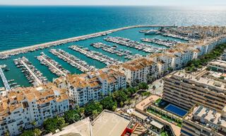 Prachtig gerenoveerd appartement met ruim terras te koop met prachtig uitzicht in de haven van Puerto Banus, Marbella 72624 