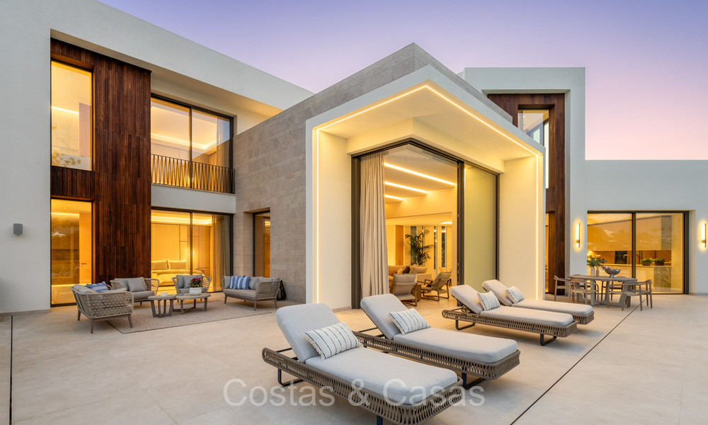 Architectonische boutique villa te koop, eerstelijns Las Brisas golf in Nueva Andalucia, Marbella 72626