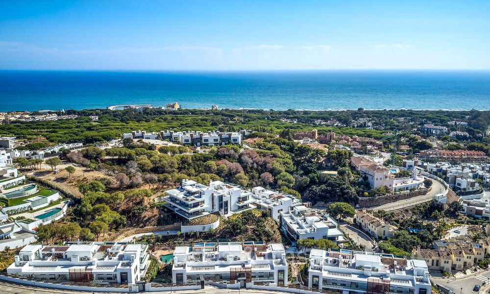 Instapklaar, modern, elegant tuinappartement met privétuin en zeezicht te koop in Oost Marbella 72743