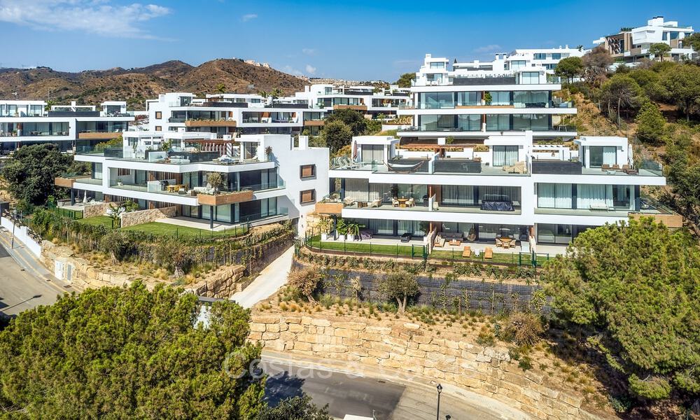 Instapklaar, modern, elegant tuinappartement met privétuin en zeezicht te koop in Oost Marbella 72745