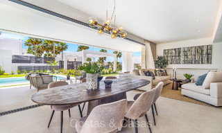 Instapklare, modernistische luxevilla te koop in Oost Marbella 72758 