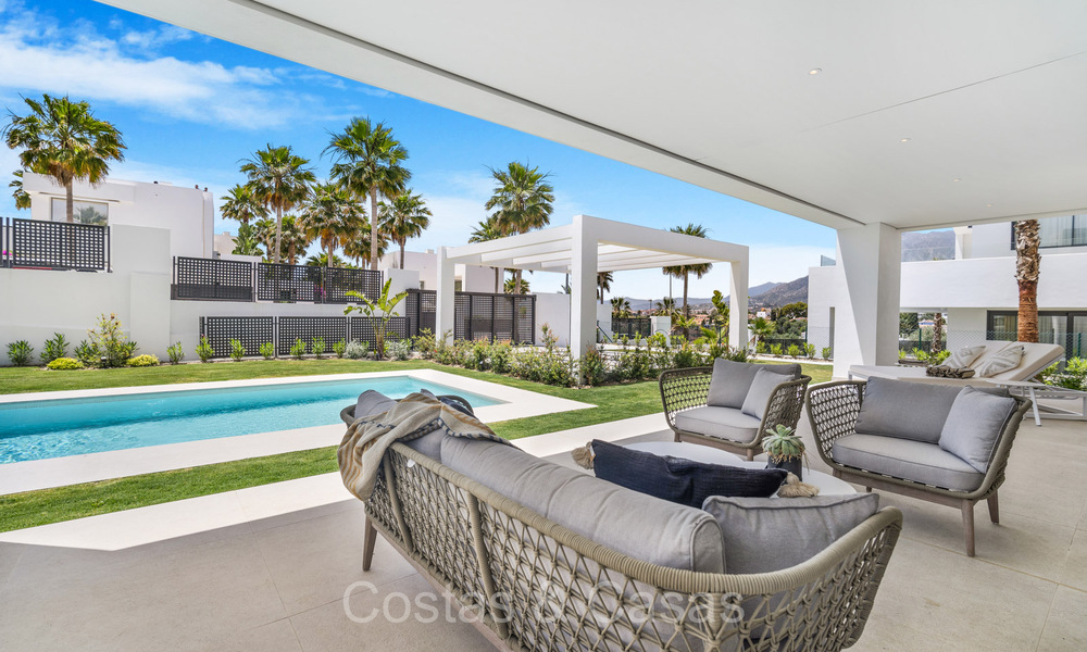 Instapklare, modernistische luxevilla te koop in Oost Marbella 72763