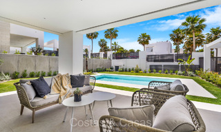 Instapklare, modernistische luxevilla te koop in Oost Marbella 72764 