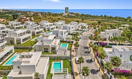 Instapklare, modernistische luxevilla te koop in Oost Marbella 72789