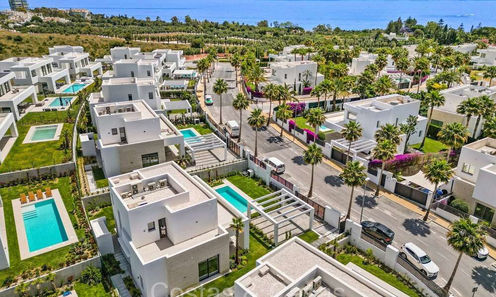 Instapklare, modernistische luxevilla te koop in Oost Marbella 72790