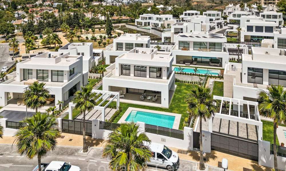 Instapklare, modernistische luxevilla te koop in Oost Marbella 72791