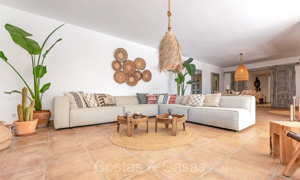 Charmante gelijkvloerse luxevilla te koop in een prestigieuze wijk, in Oost Marbella 73032