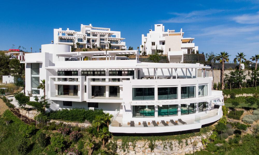 Instapklaar, modernistisch tuinappartement met zeezicht te koop, op korte rijafstand van Marbella centrum 72894