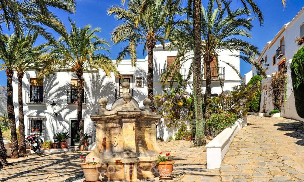 Prestigieus herenhuis te koop in een exclusieve ‘pueblo-stijl’ urbanisatie op Marbella’s Golden Mile 73312