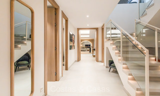 Verfijnde, minimalistische luxewoning te koop in een prestigieus complex in Nueva Andalucia, Marbella 73166 