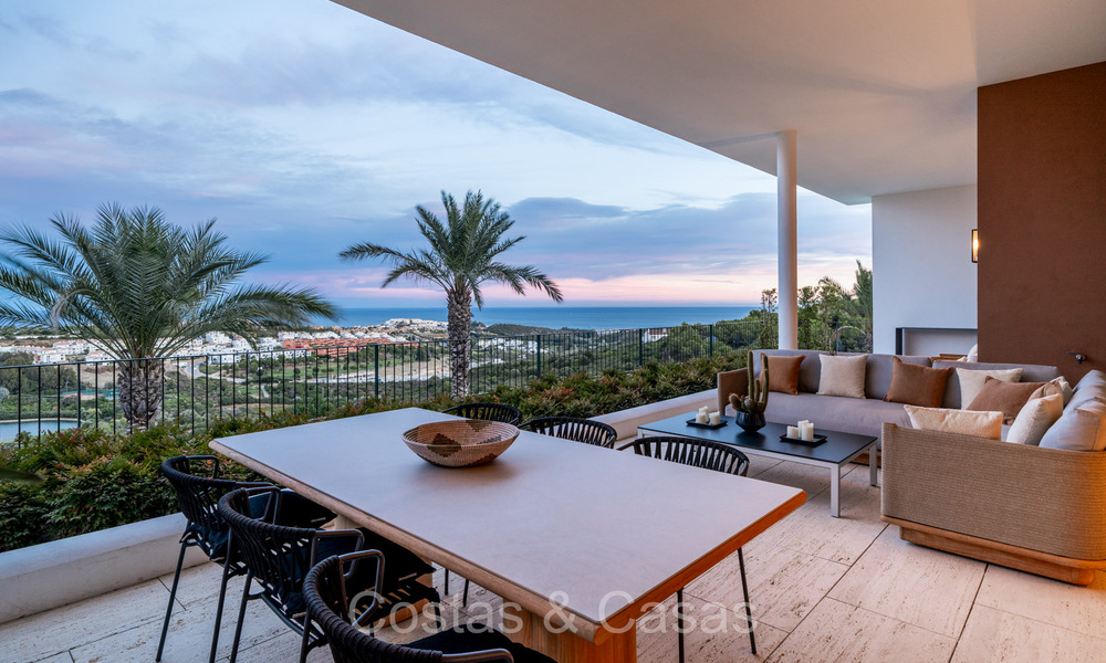 Eersteklas modern luxe appartement met adembenemend golf- en zeezicht te koop in een 5* golfresort in Casares, Costa del Sol 73372