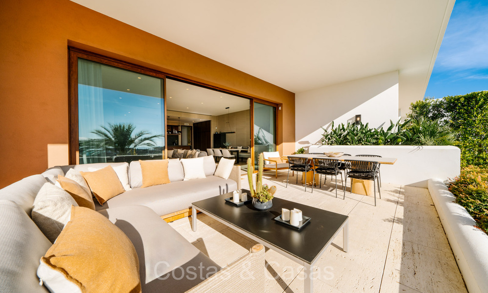 Eersteklas modern luxe appartement met adembenemend golf- en zeezicht te koop in een 5* golfresort in Casares, Costa del Sol 73391