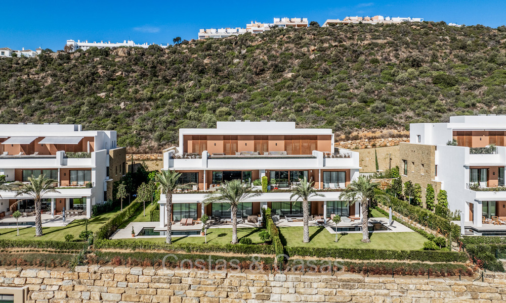 Eersteklas modern luxe appartement met adembenemend golf- en zeezicht te koop in een 5* golfresort in Casares, Costa del Sol 73401