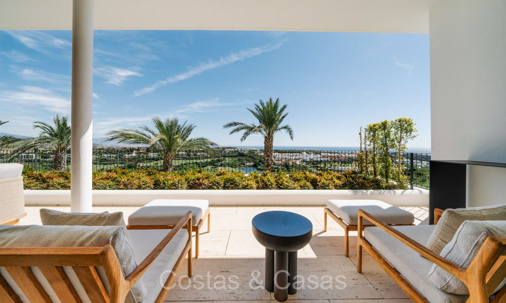 Eersteklas modern luxe appartement met adembenemend golf- en zeezicht te koop in een 5* golfresort in Casares, Costa del Sol 73402