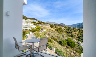 Instapklaar, contemporain appartement met zeezicht te koop in een gated community gelegen in de heuvels van Marbella 73470 