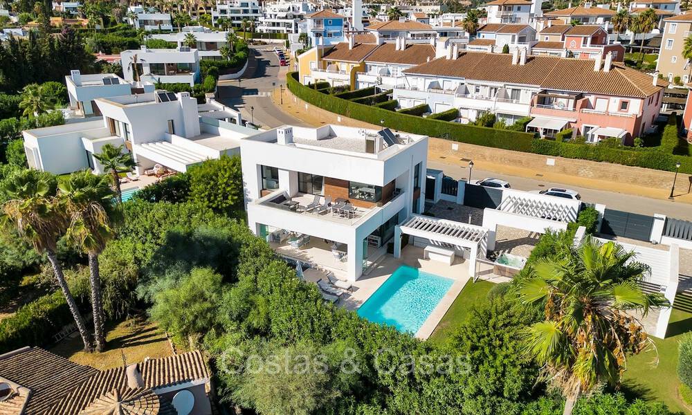 Prachtige, moderne luxevilla te koop in een vooraanstaande woonwijk op de New Golden Mile tussen Marbella en Estepona 73762