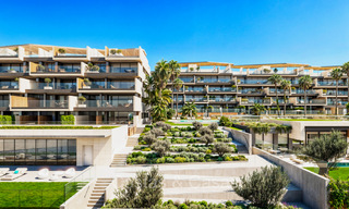 Nieuwe boutique appartementen en huizen in een eerstelijnsstrand complex te koop in Manilva aan de Costa del Sol 73491 