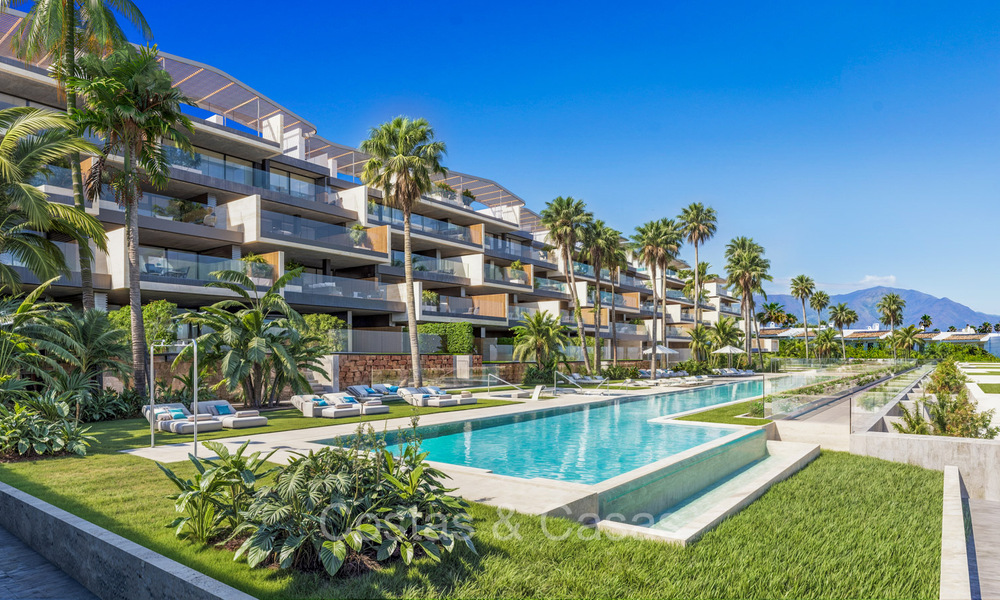 Nieuwe boutique appartementen en huizen in een eerstelijnsstrand complex te koop in Manilva aan de Costa del Sol 73501