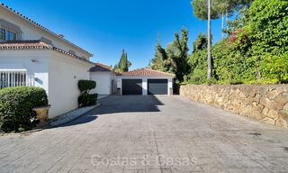 Ruime familievilla met mediterrane stijl te koop, eerstelijns golf op de New Golden Mile, Marbella - Benahavis 73587 