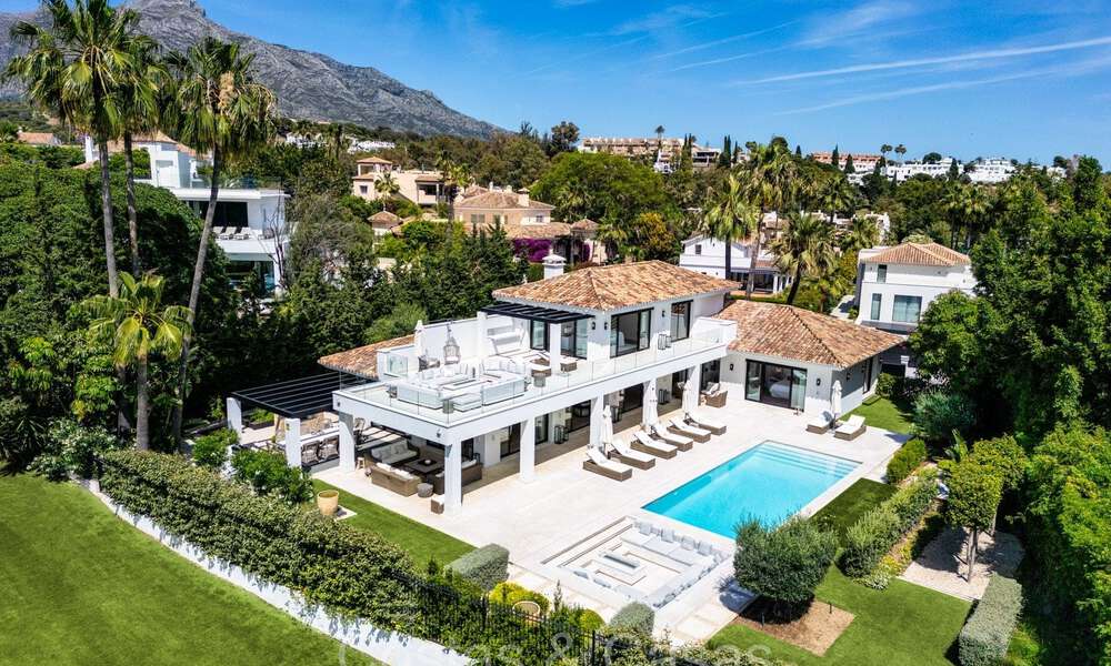 Luxueus gerenoveerde modern-mediterrane villa te koop, eerstelijnsgolf in Nueva Andalucia, Marbella 73874