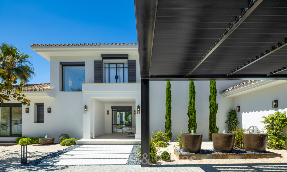 Luxueus gerenoveerde modern-mediterrane villa te koop, eerstelijnsgolf in Nueva Andalucia, Marbella 73879