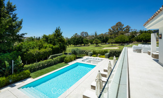 Luxueus gerenoveerde modern-mediterrane villa te koop, eerstelijnsgolf in Nueva Andalucia, Marbella 73891 