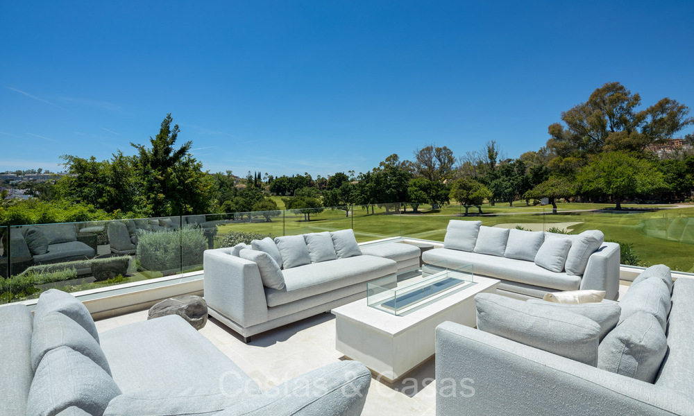 Luxueus gerenoveerde modern-mediterrane villa te koop, eerstelijnsgolf in Nueva Andalucia, Marbella 73893