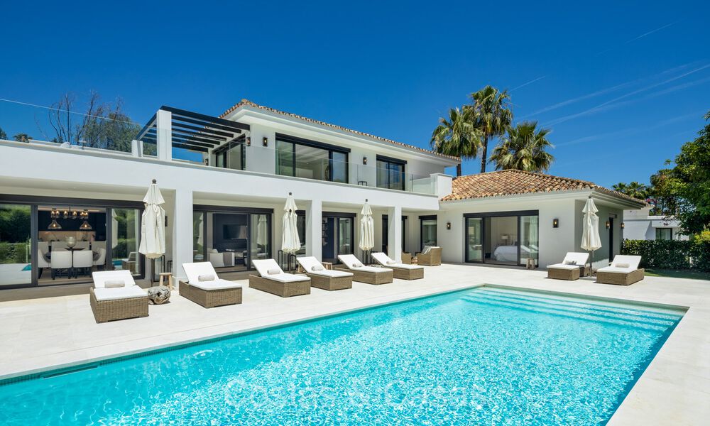 Luxueus gerenoveerde modern-mediterrane villa te koop, eerstelijnsgolf in Nueva Andalucia, Marbella 73901