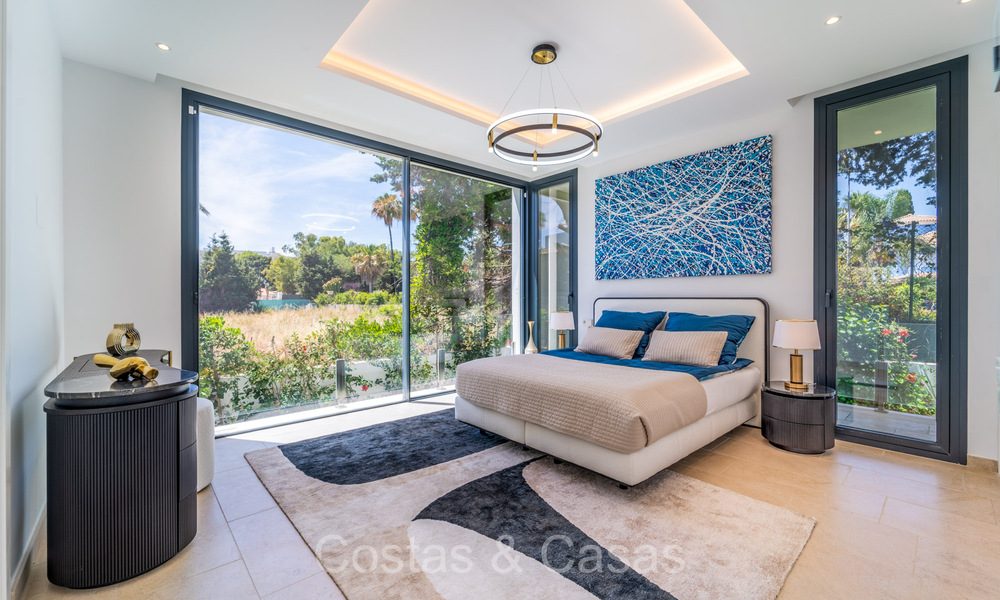 Elegante, moderne luxevilla te koop op loopafstand van het strand op de New Golden Mile tussen Marbella en Estepona 73944