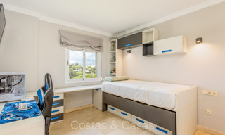 Ruim appartement met spectaculair golf- en zeezicht, op loopafstand van het strand in Oost-Marbella 74098 