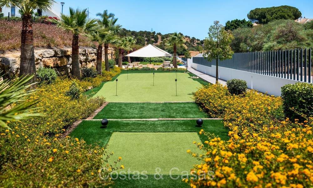 Instapklare, moderne halfvrijstaande villa met zeezicht te koop, aan de golfbaan in Oost-Marbella 74204