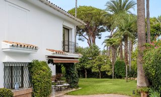 Charmante Mediterrane villa te koop op een steenworp van het strand in Los Monteros, ten oosten van Marbella centrum 74339 